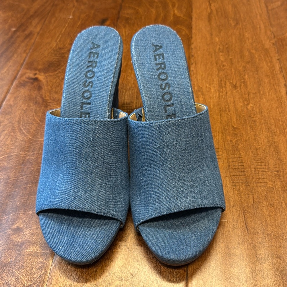 NWB- Aerosoles slip on heels